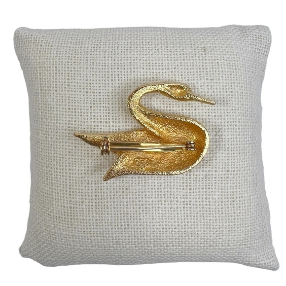 Vintage Dubarry Fifth Ave Gold Tone Swan Textured Brooch Pin - Picture 5 of 8